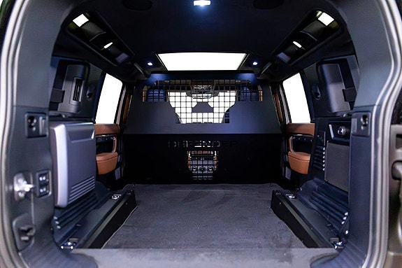 Land Rover Defender 110 13 of 30