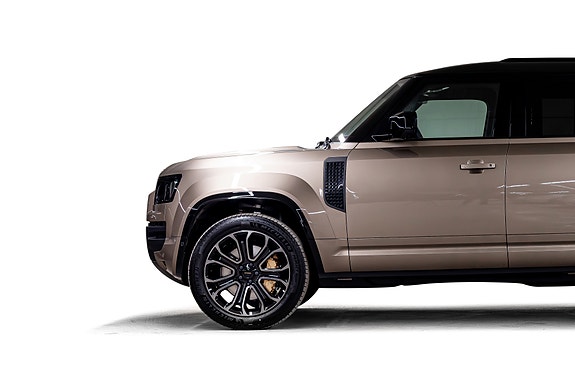Land Rover Defender 110 9 of 30