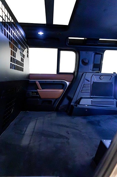 Land Rover Defender 110 5 of 30