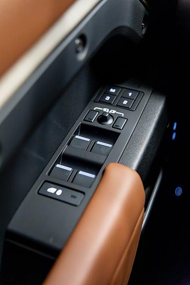 Land Rover Defender 110 26 of 30