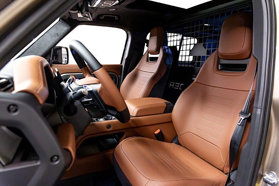 Land Rover Defender 110 3 of 30