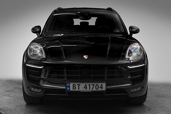 Porsche Macan GTS 4 of 30