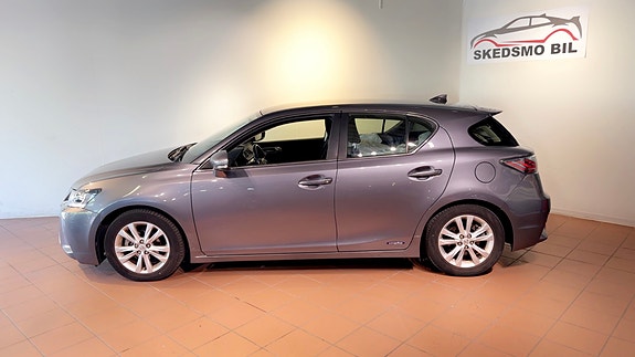 Lexus CT200h 10 of 16