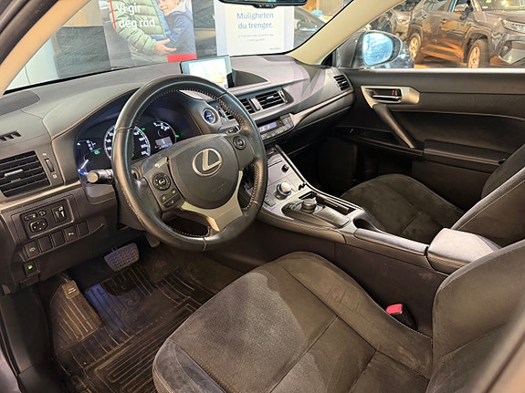 Lexus CT200h 16 of 16