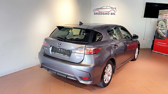 Lexus CT200h 4 of 16