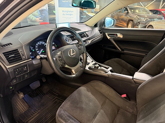 Lexus CT200h 15 of 16