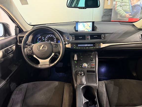 Lexus CT200h 14 of 16