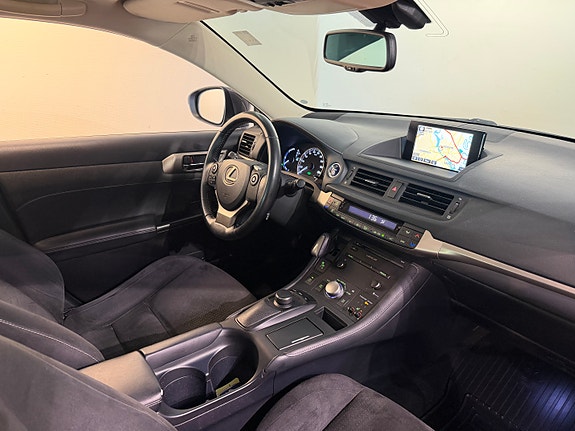 Lexus CT200h 12 of 16