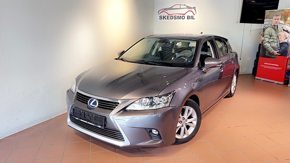 Lexus CT200h 2 of 16