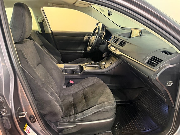 Lexus CT200h 13 of 16