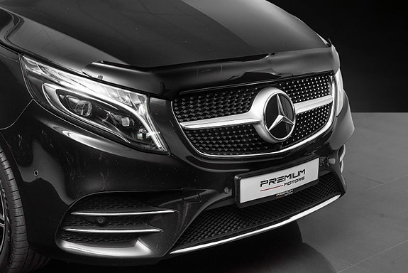 Mercedes-Benz V300 d 2 of 30