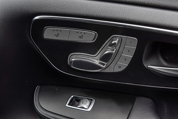 Mercedes-Benz V300 d 15 of 30