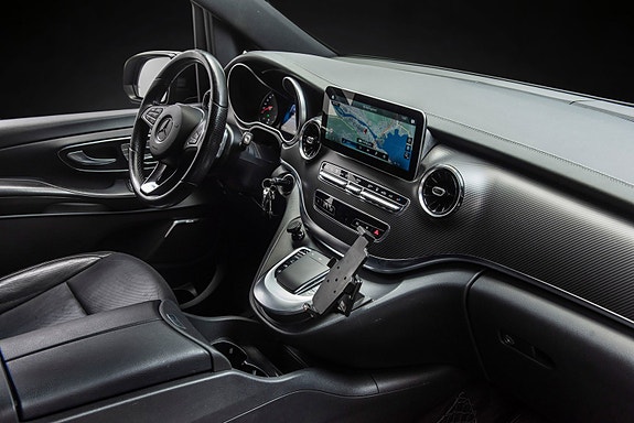 Mercedes-Benz V300 d 13 of 30