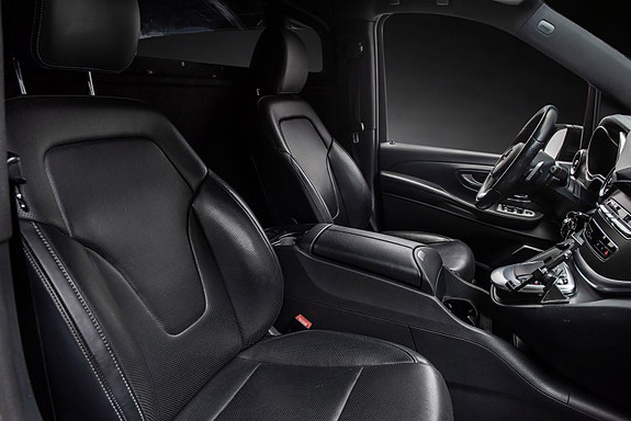 Mercedes-Benz V300 d 14 of 30