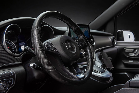 Mercedes-Benz V300 d 16 of 30