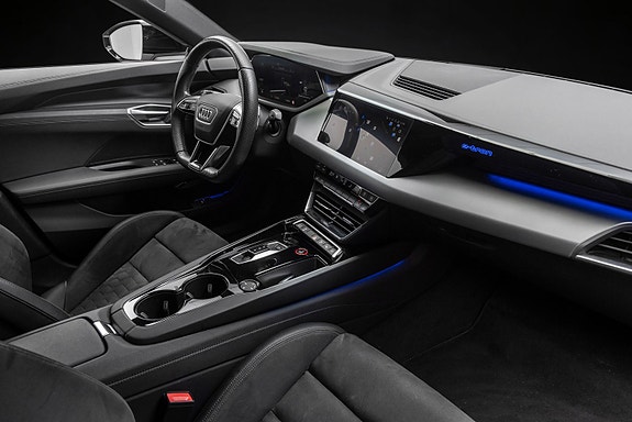 Audi e-tron GT 15 of 30