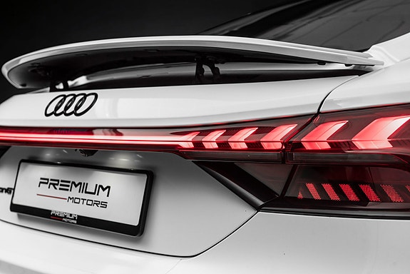 Audi e-tron GT 12 of 30