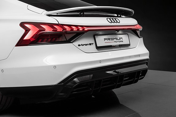 Audi e-tron GT 9 of 30