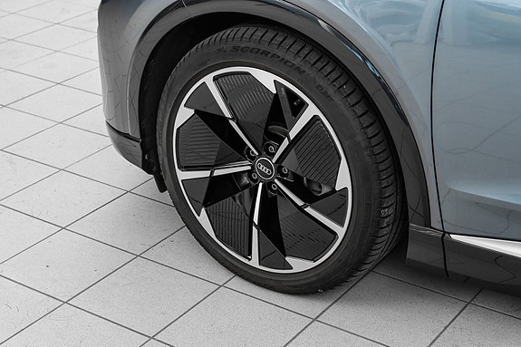 Audi Q4 e-tron 10 of 28