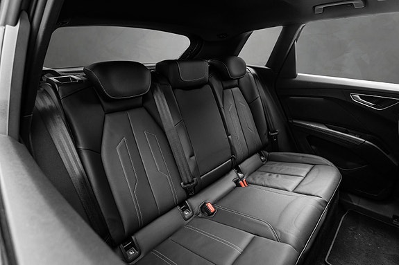 Audi Q4 e-tron 14 of 28