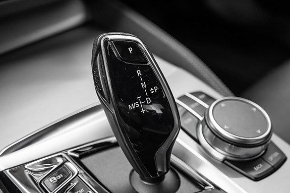 BMW 530e 12 of 30