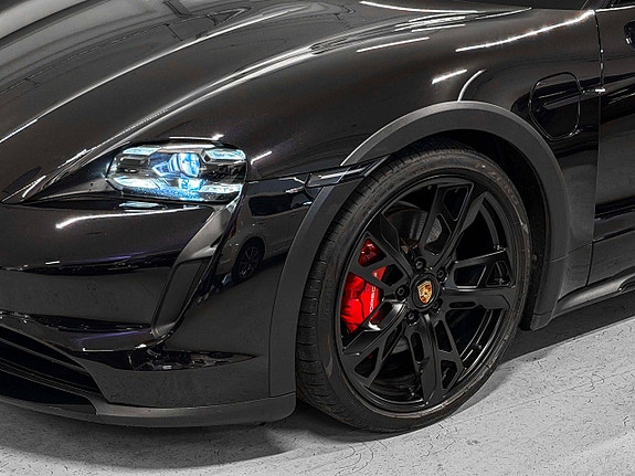 Porsche Taycan Cross Turismo 13 of 30