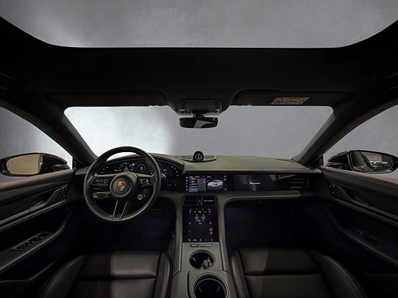 Porsche Taycan Cross Turismo 18 of 30