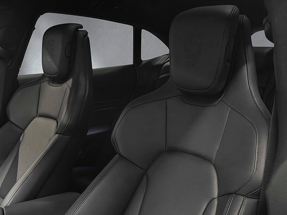 Porsche Taycan Cross Turismo 30 of 30
