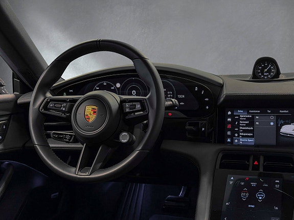 Porsche Taycan Cross Turismo 19 of 30