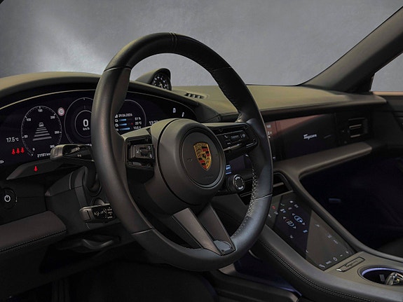 Porsche Taycan Cross Turismo 15 of 30