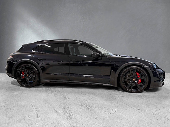 Porsche Taycan Cross Turismo 2 of 30