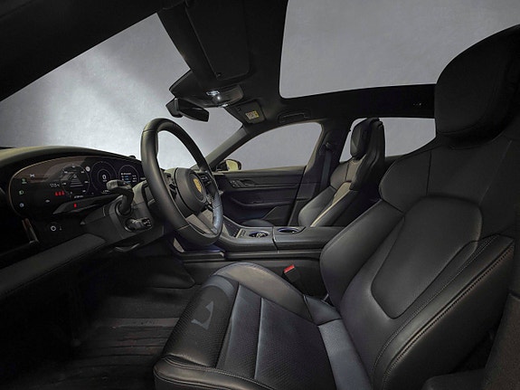 Porsche Taycan Cross Turismo 14 of 30