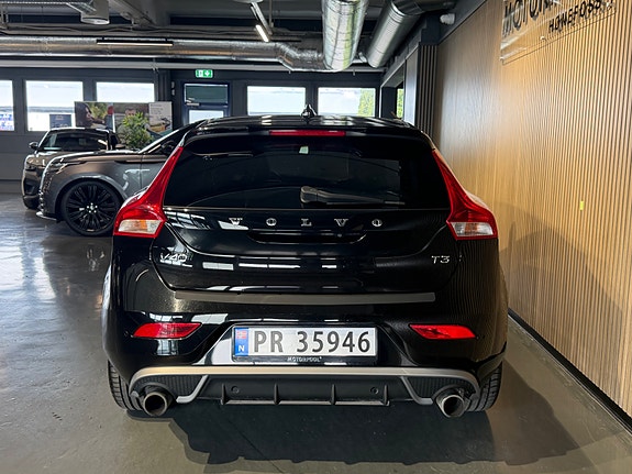Volvo V40 15 of 30