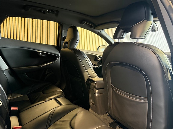 Volvo V40 10 of 30
