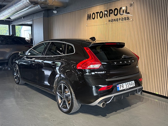Volvo V40 14 of 30