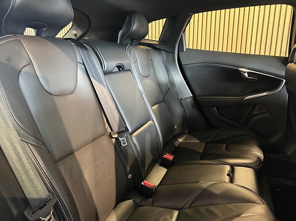 Volvo V40 11 of 30