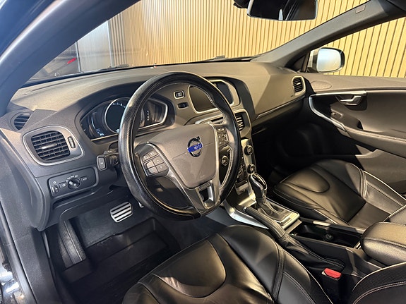 Volvo V40 21 of 30