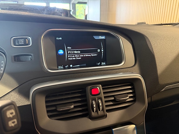 Volvo V40 24 of 30