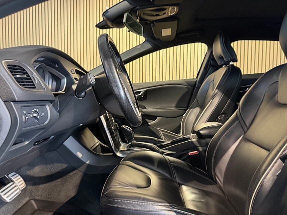 Volvo V40 18 of 30