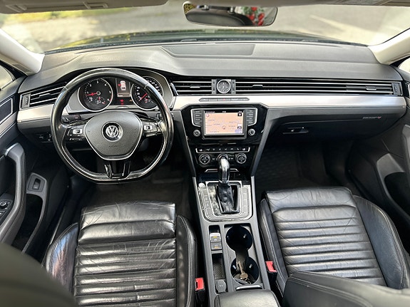 Volkswagen Passat 18 of 22