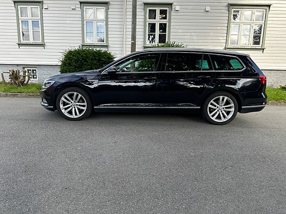 Volkswagen Passat 3 of 22