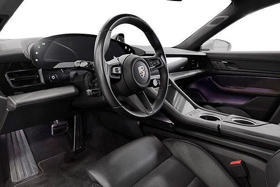 Porsche Taycan Cross Turismo 16 of 30