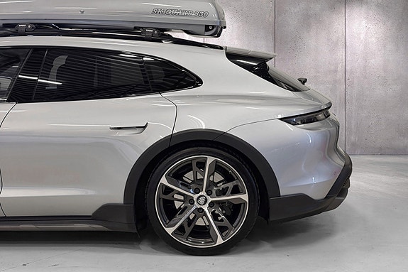 Porsche Taycan Cross Turismo 7 of 30