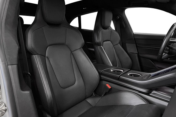 Porsche Taycan Cross Turismo 20 of 30