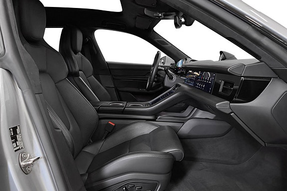 Porsche Taycan Cross Turismo 21 of 30