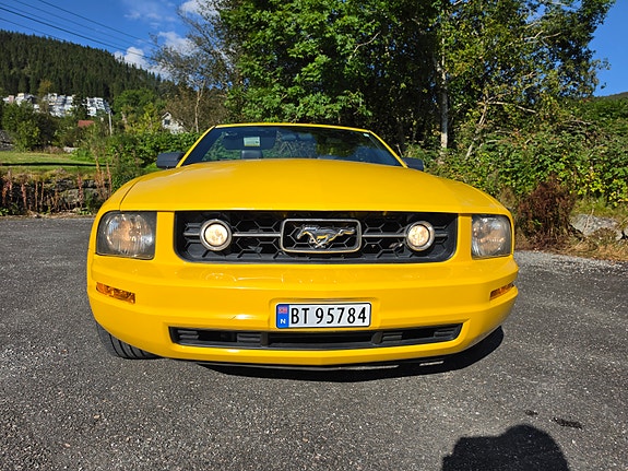 Ford Mustang 9 of 25