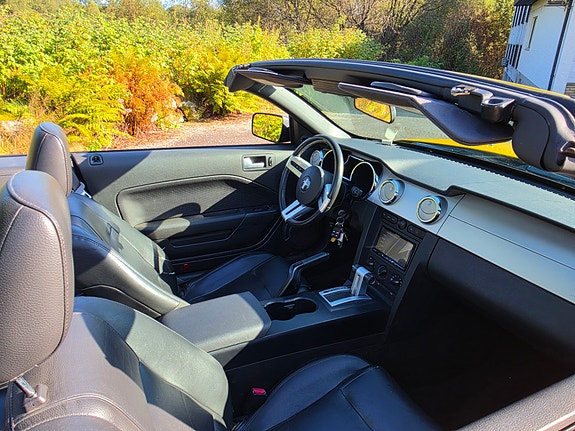 Ford Mustang 16 of 25