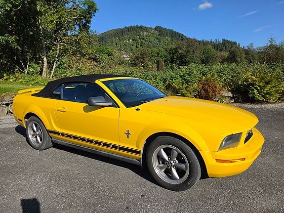 Ford Mustang 8 of 25