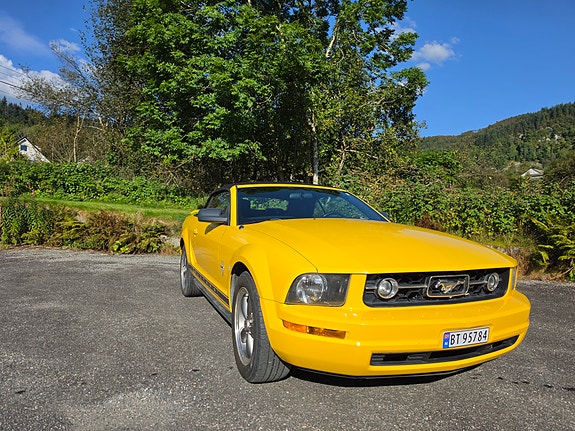 Ford Mustang 2 of 25