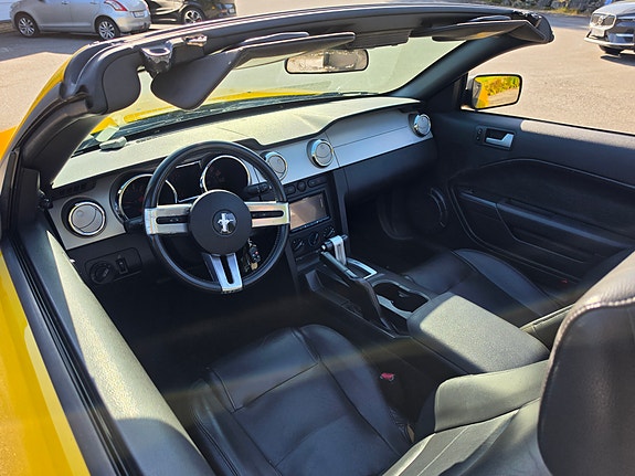 Ford Mustang 11 of 25